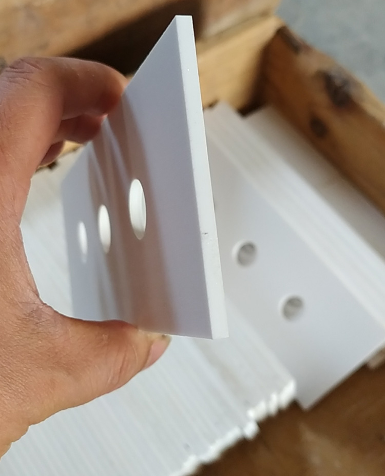 厂家浅谈氧化铝陶瓷的表面光洁度怎样才能完成?